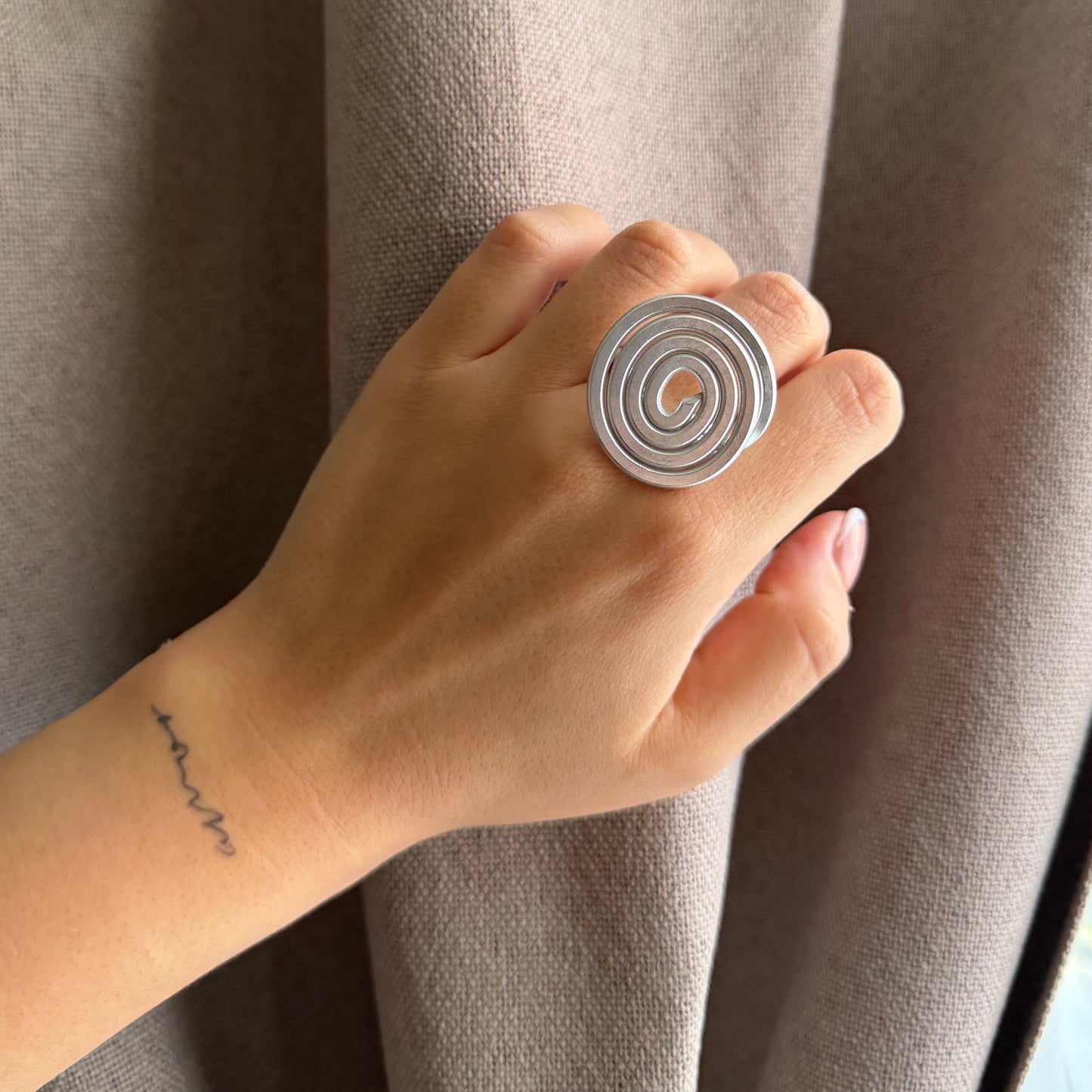 ANILLO PLATEADO ESPIRAL PLANO