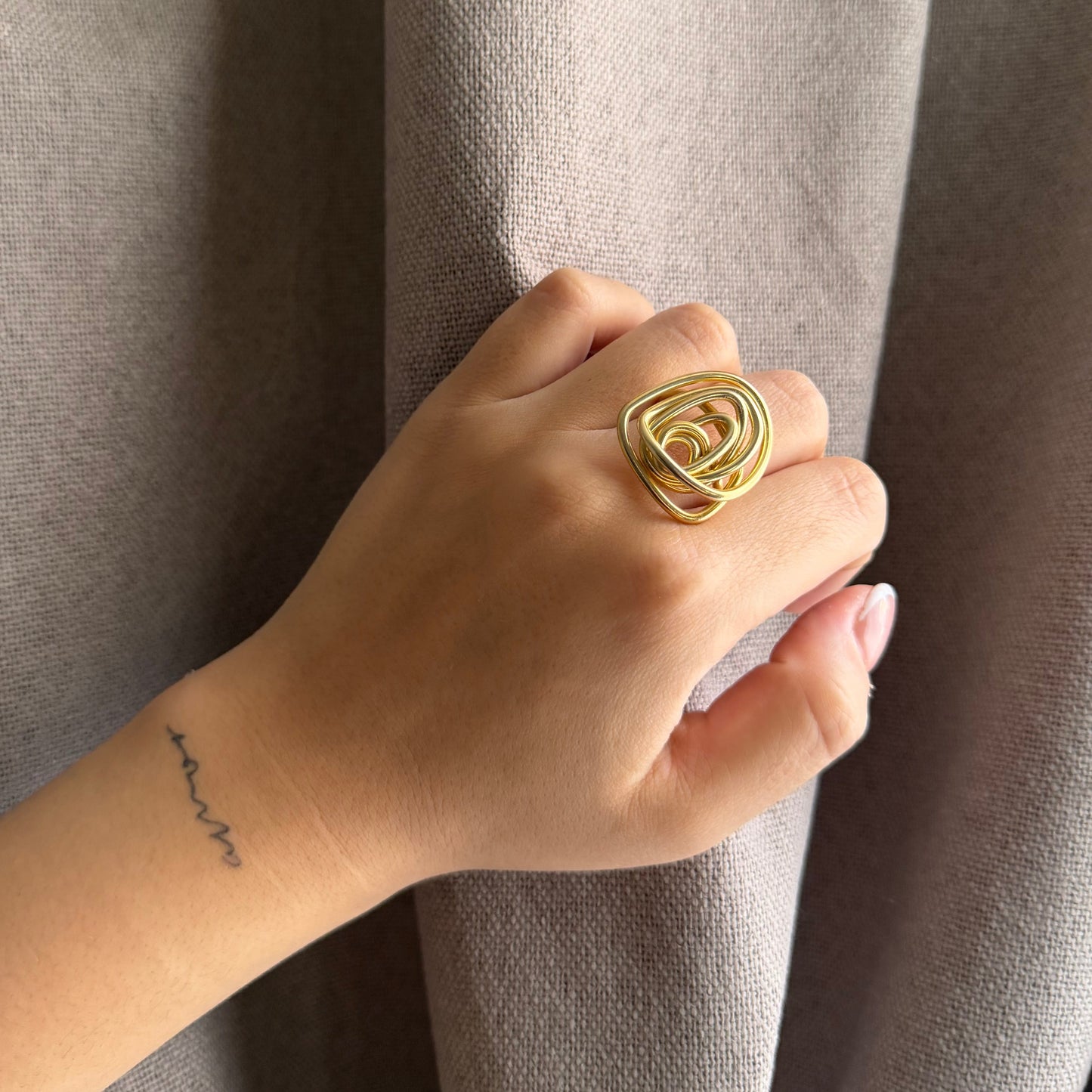 ANILLO DORADO ESPIRAL