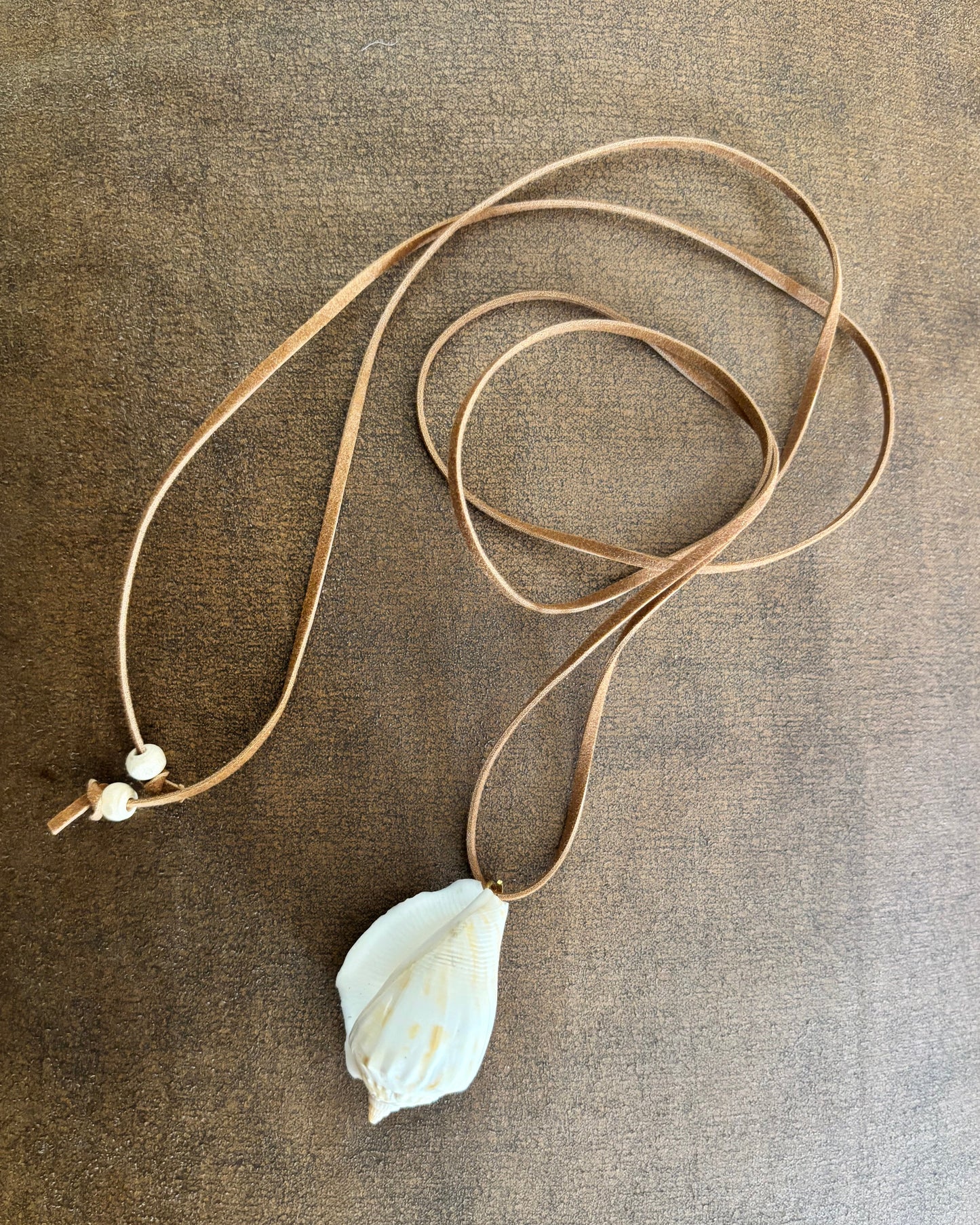 COLLAR GAMUZA STROMBUS