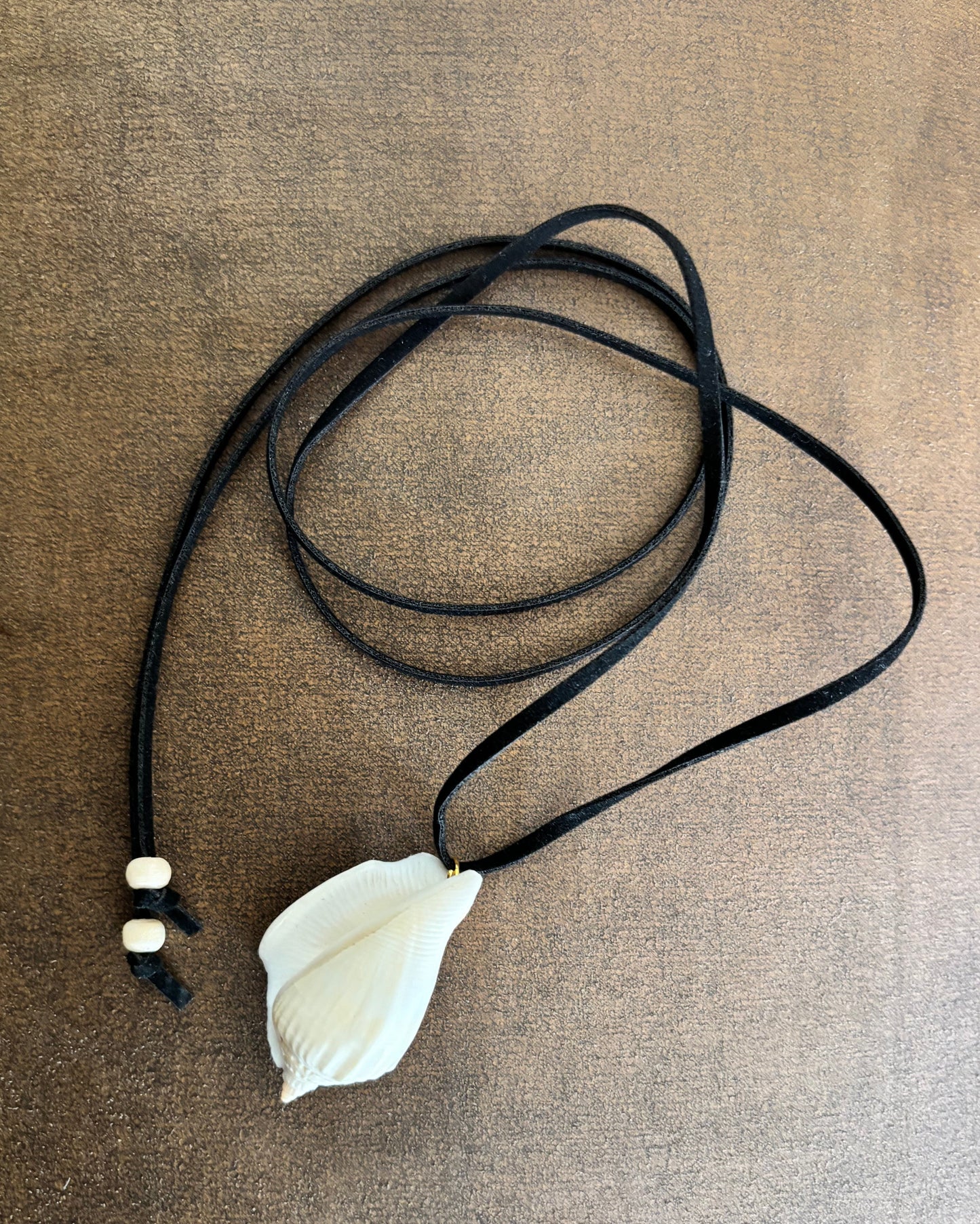 COLLAR GAMUZA STROMBUS