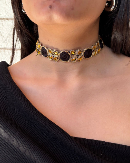 CHOKER THAIS NEGRO